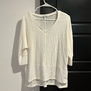 NWOT Charlotte Russe Off White Cream Soft V-Neck Top Women’s Sz Medium Textured